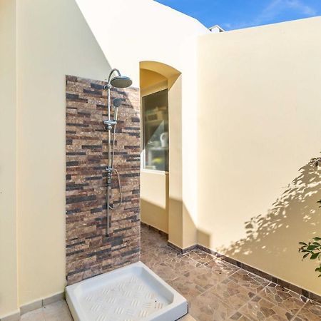 Tequila Sunrise By Ezoria Villas Coral Bay Exterior foto